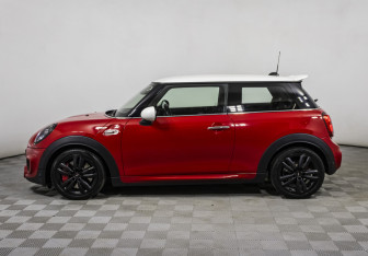 Подержанный автомобиль MINI Hatch 2019 года (8 фото)