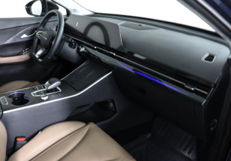 Подержанный автомобиль Omoda C5 2024 года (10 фото)