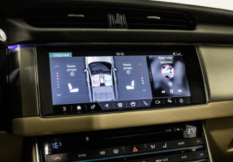 Подержанный автомобиль Jaguar XF Sedan 2017 года (19 фото)