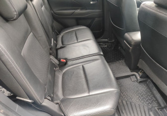 Подержанный автомобиль Mitsubishi Outlander 2012 года (11 фото)