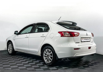Подержанный автомобиль Mitsubishi Lancer Hatchback 2010 года (7 фото)