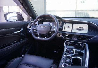 Подержанный автомобиль Geely Tugella 2023 года (14 фото)