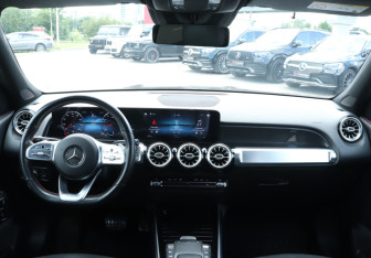 Подержанный автомобиль Mercedes-Benz GLB 2020 года (12 фото)