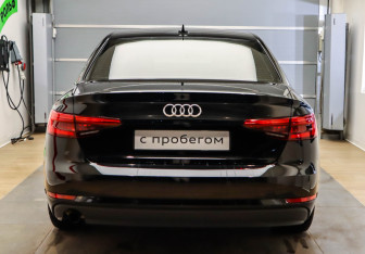 Подержанный автомобиль Audi A4 Sedan 2017 года (5 фото)