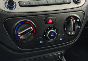 Подержанный автомобиль Hyundai Solaris Sedan 2020 года (25 фото)