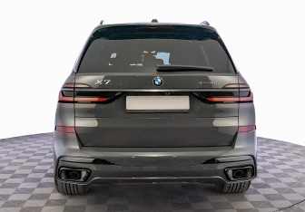 Новый BMW X7 2025 (6 фото)