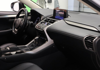 Подержанный автомобиль Lexus NX 2021 года (26 фото)