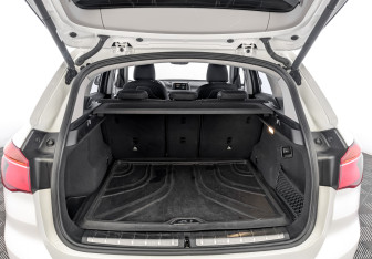 Подержанный автомобиль BMW X1 2017 года (10 фото)