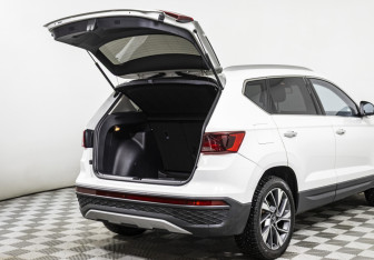 Подержанный автомобиль Jetta VS5 2023 года (17 фото)