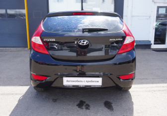 Подержанный автомобиль Hyundai Solaris Hatchback 2013 года (6 фото)