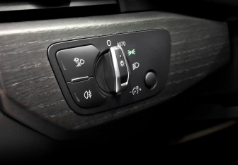 Подержанный автомобиль Audi A4 Sedan 2021 года (25 фото)