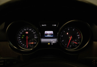 Подержанный автомобиль Mercedes-Benz GLE 2015 года (20 фото)