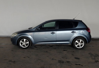 Подержанный автомобиль Kia Ceed Hatchback 2007 года (7 фото)