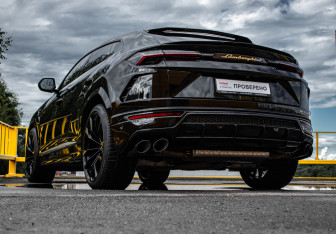 Подержанный автомобиль Lamborghini Urus 2020 года (7 фото)