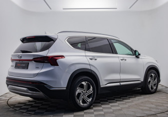Подержанный автомобиль Hyundai Santa Fe 2022 года (5 фото)