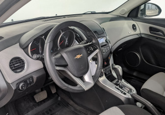 Подержанный автомобиль Chevrolet Cruze Sedan 2013 года (14 фото)