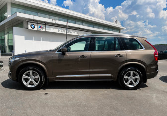 Подержанный автомобиль Volvo XC90 2017 года (8 фото)