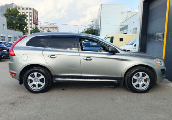 Подержанный автомобиль Volvo XC60 2010 года (4 фото)