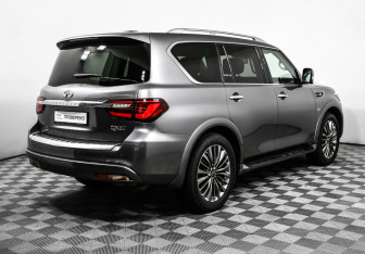 Подержанный автомобиль Infiniti QX80 2019 года (5 фото)
