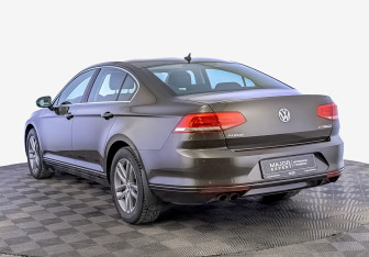 Подержанный автомобиль Volkswagen Passat Sedan 2017 года (7 фото)