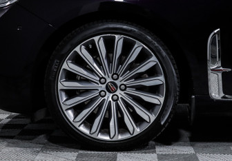 Подержанный автомобиль Hongqi H9 2023 года (15 фото)