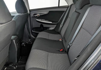 Подержанный автомобиль Toyota Corolla Sedan 2012 года (18 фото)