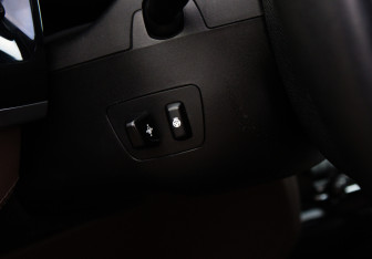 Подержанный автомобиль BMW X5 2013 года (23 фото)