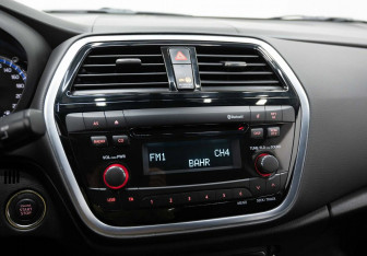 Подержанный автомобиль Suzuki SX4 Hatchback 2019 года (15 фото)