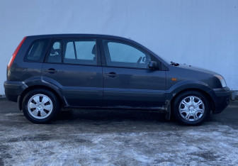 Подержанный автомобиль Ford Fusion 2008 года (4 фото)