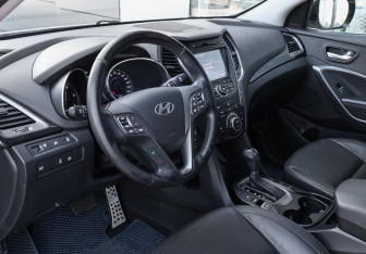 Подержанный автомобиль Hyundai Santa Fe 2012 года (17 фото)