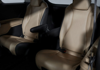 Подержанный автомобиль Kia Carnival 2023 года (17 фото)