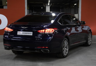 Подержанный автомобиль Genesis G80 2017 года (5 фото)