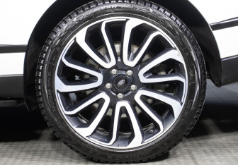 Подержанный автомобиль Land Rover Range Rover 2013 года (27 фото)