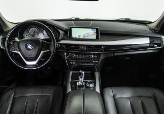 Подержанный автомобиль BMW X5 2016 года (12 фото)