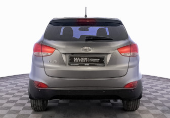 Подержанный автомобиль Hyundai ix35 2013 года (6 фото)