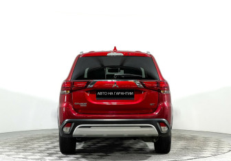 Подержанный автомобиль Mitsubishi Outlander 2019 года (6 фото)