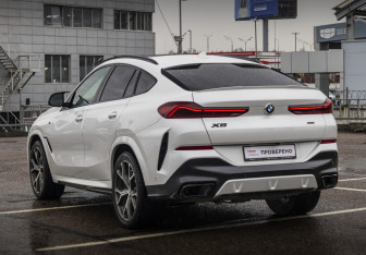 Подержанный автомобиль BMW X6 2020 года (7 фото)