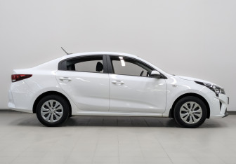 Подержанный автомобиль Kia Rio Sedan 2021 года (4 фото)