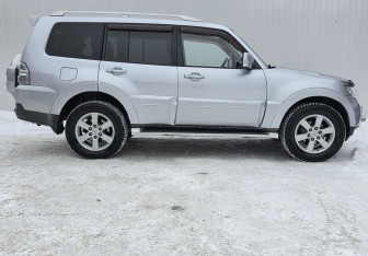Подержанный автомобиль Mitsubishi Pajero 2008 года (4 фото)
