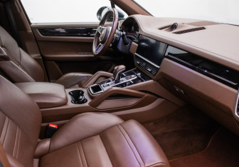 Подержанный автомобиль Porsche Cayenne 2019 года (9 фото)