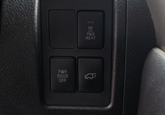 Подержанный автомобиль Toyota Land Cruiser Suv 2012 года (23 фото)