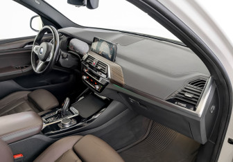 Подержанный автомобиль BMW X3 2021 года (11 фото)
