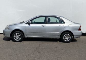 Подержанный автомобиль Toyota Corolla Sedan 2002 года (8 фото)