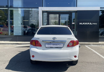 Подержанный автомобиль Toyota Corolla Sedan 2008 года (6 фото)