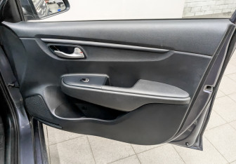 Подержанный автомобиль Kia Rio Hatchback 2021 года (22 фото)