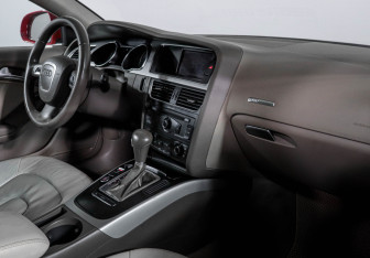 Подержанный автомобиль Audi A5 Coupe 2009 года (9 фото)