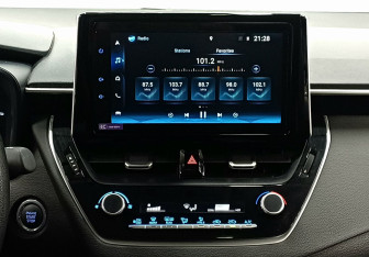 Подержанный автомобиль Toyota Corolla Hatchback 2023 года (14 фото)