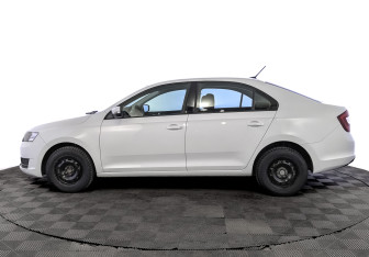 Подержанный автомобиль Skoda Rapid Liftback 2018 года (8 фото)