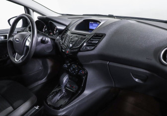 Подержанный автомобиль Ford Fiesta Hatchback 2016 года (5 фото)