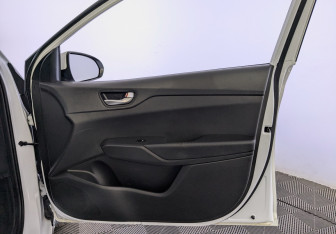 Подержанный автомобиль Hyundai Solaris Sedan 2020 года (24 фото)